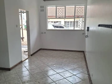 2 Bedroom Flat & Apartment