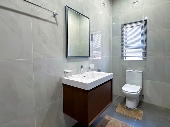 3 Bedroom Flat & Apartment