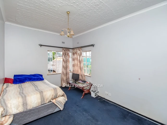 Grand double storey house in Helensvale for sale