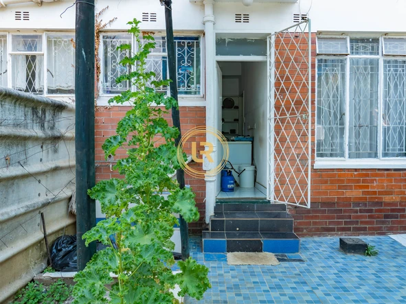 2 Bedroom Flat & Apartment