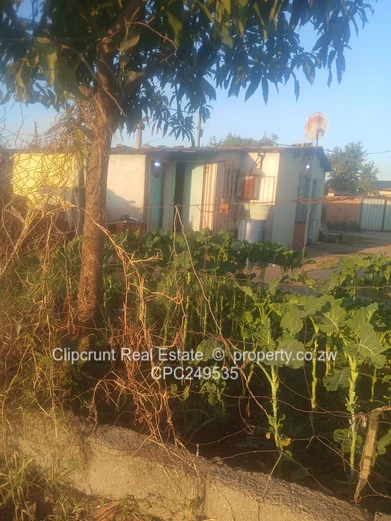 Mufakose stand forsale behind ruzivo primary school.ool