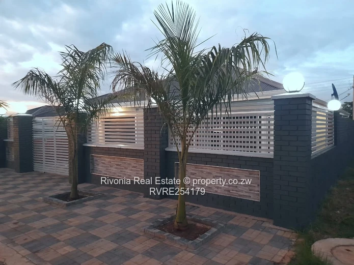 Stylish 4-Bed Budiriro Home - Borehole & Modern Kitchen