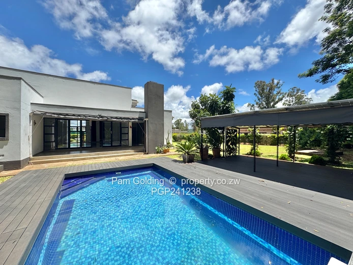 Upmarket Townhouse - Helensvale 