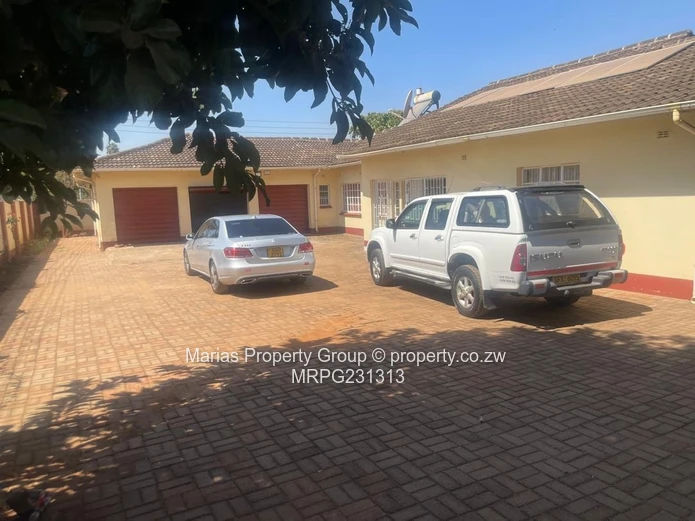 Bluff Hill 4-Bed on 1000m2 | Borehole, Solar & 3 Garages