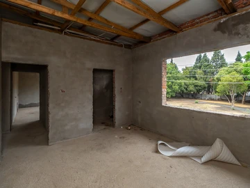 4 Bedroom Flat & Apartment