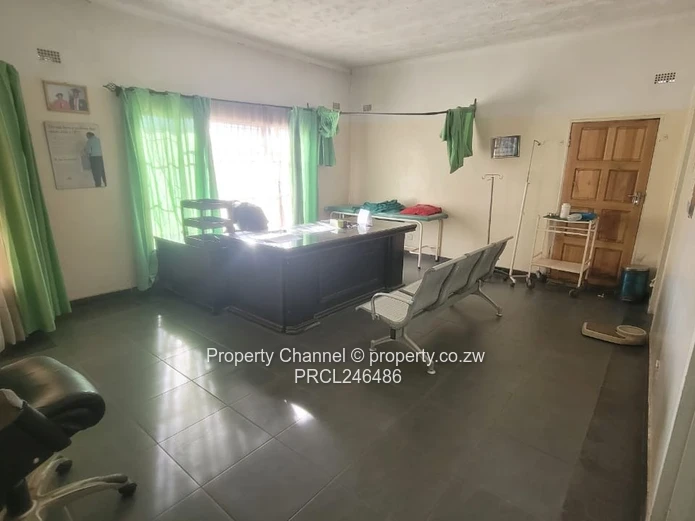 Glen Norah Medical/Commercial Property — 450 m², Accessible