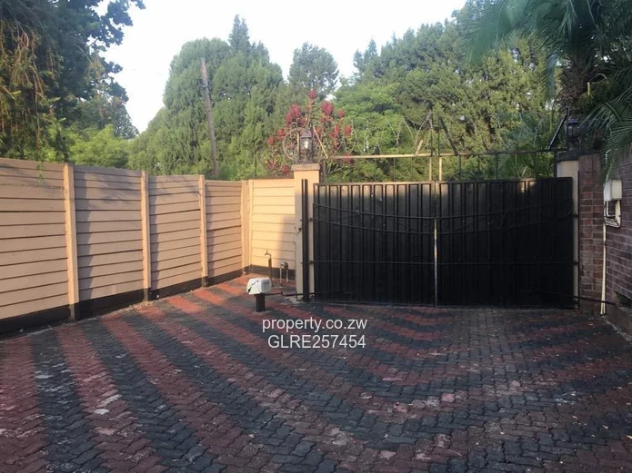 Alexandra Park - 4BR Family Home, Pool & Borehole