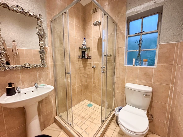 3 Bedroom Flat & Apartment