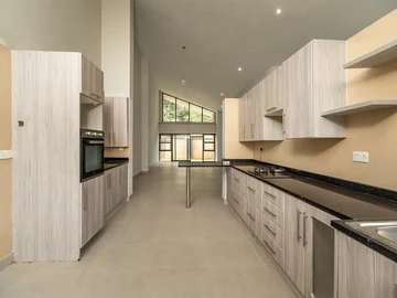 3 Bedroom Flat & Apartment