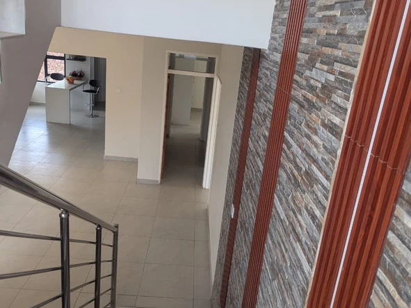 4 Bedroom Flat & Apartment