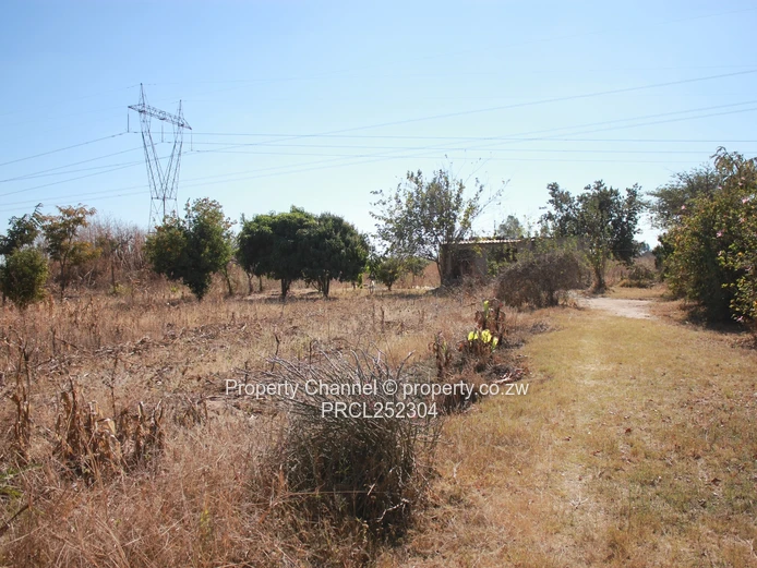  1500m² Stand in Norton Trafalga — Gravel Road Access