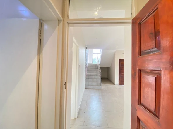 4 Bedroom Flat & Apartment