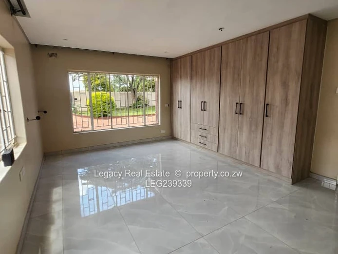 Westgate house to let | borehole & backup solar