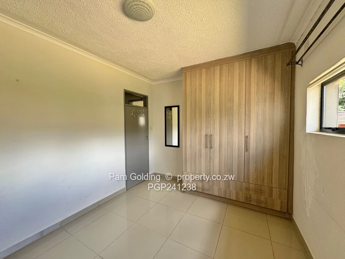 Upmarket Townhouse - Helensvale 