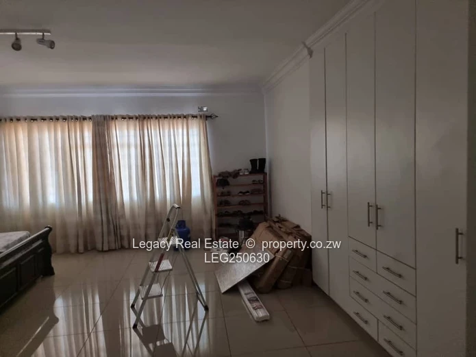 Spacious 5-Bed Westgate Home with Modern Kitchen & Borehole (Sole Mandate)