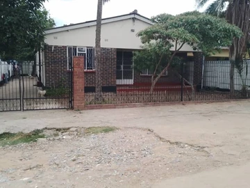 4 bed house for sale in Chitungwiza Unit J with deeds 