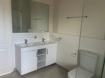 2 Bedroom Flat & Apartment