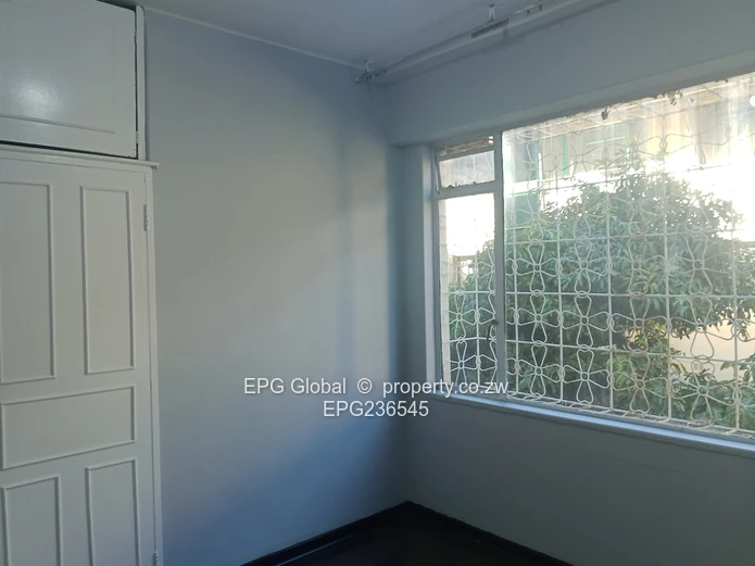 Recently redecorated 2 bedrooms flat 