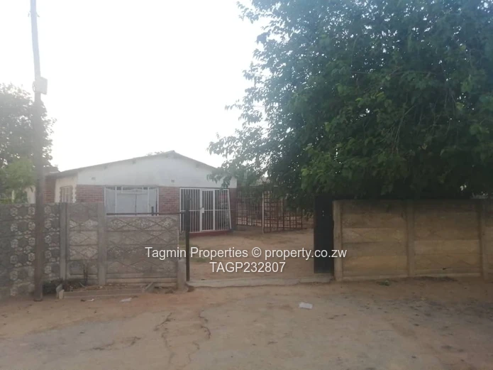 Renovators Dream house in Zengeza 3 (Suitable for crèche, pre-school, or commercial use)