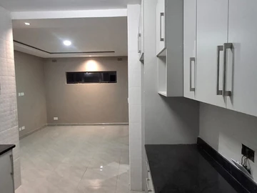 2 Bedroom Flat & Apartment
