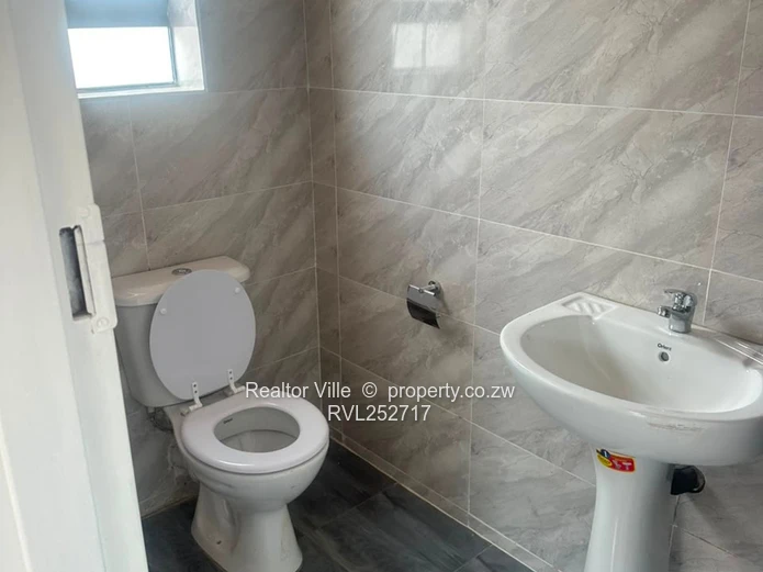 Modern 3-Bed Garden Flat Westgate — Borehole & Built-ins