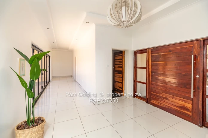 Executive House for Sale (Sole Mandate)