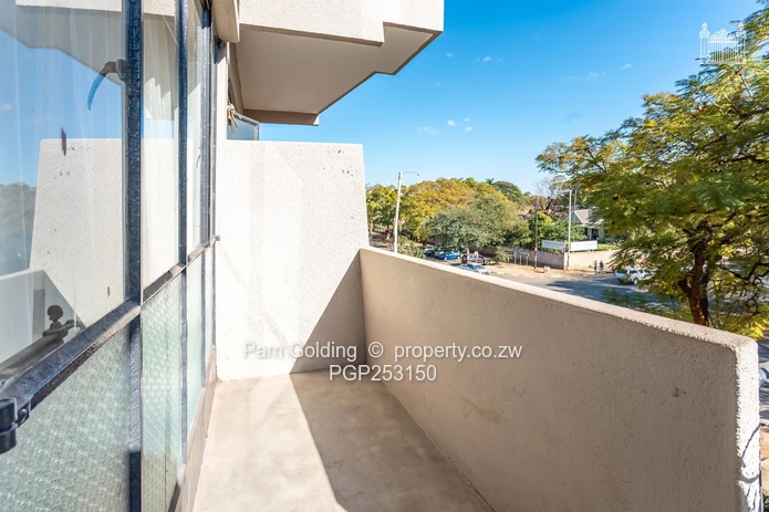 Avenues 1 bed flat for Sale (Sole Mandate)