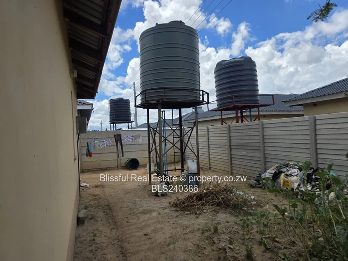 House For sale in Fairview park  Ruwa