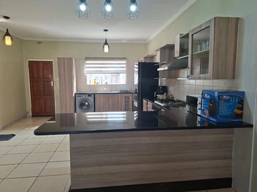 4 Bedroom Flat & Apartment