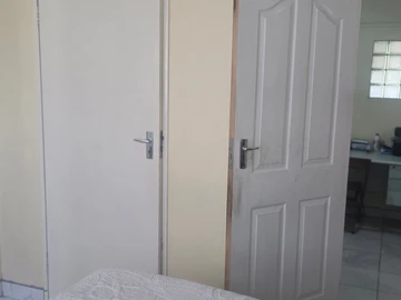 2 Bedroom Flat & Apartment
