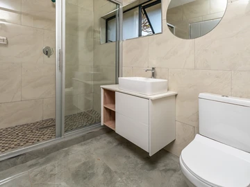 3 Bedroom Flat & Apartment