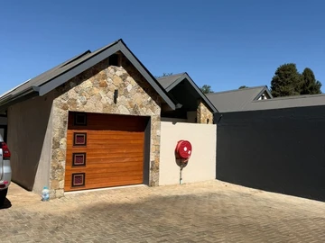 4 Bedroom Flat & Apartment