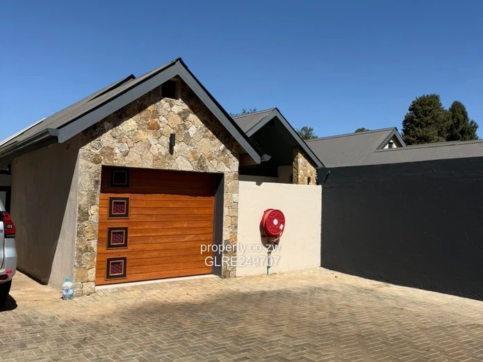 Stone-clad 4-Bed Mount Pleasant Apt - Pool & Borehole