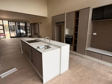 4 Bedroom Flat & Apartment