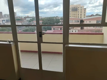 2 Bedroom Flat & Apartment