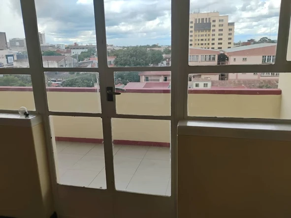 2 Bedroom Flat & Apartment