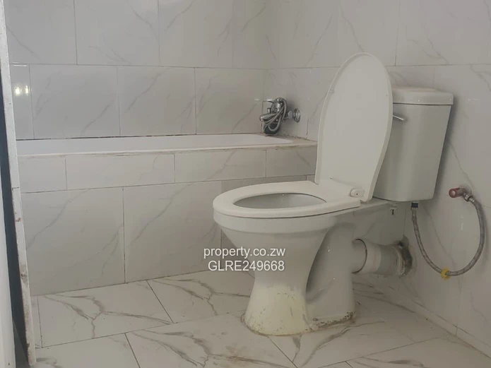 Spacious 3-Bed Marlborough Home with Borehole & Driveway