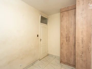 2 Bedroom Flat & Apartment