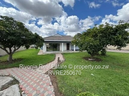 Hatfield 5-Bed Home on 1870m² — Borehole & Garage