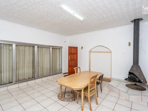 10 Bedroom House