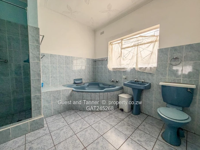  6-Bedroom House For Sale In Old Marlborough
