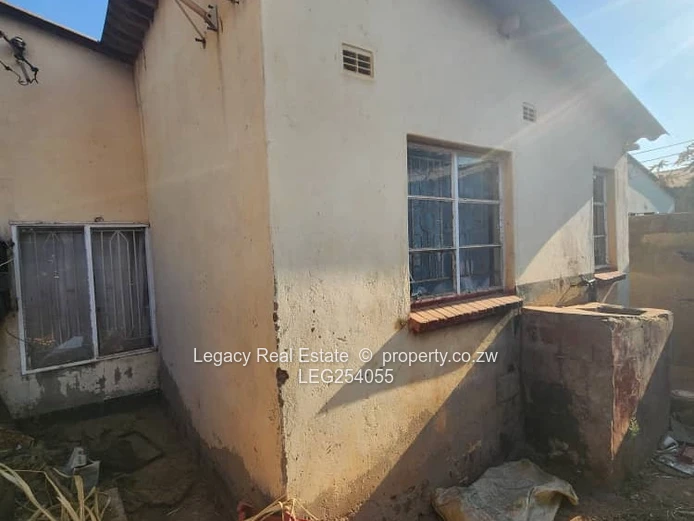 3-Bed Fixer on Main Road, Kuwadzana - Walled Yard (Sole Mandate)