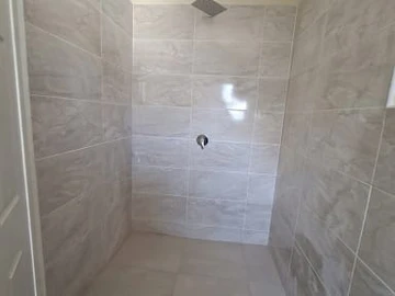 2 Bedroom Flat & Apartment