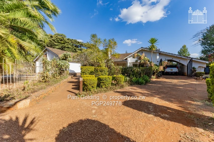 5Bedroom House on An Acre, Corner Property