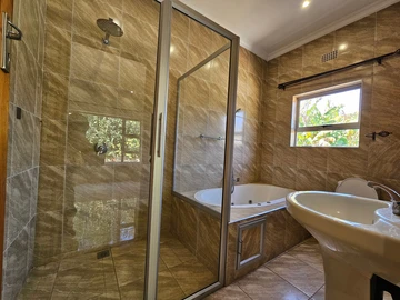 3 Bedroom Flat & Apartment