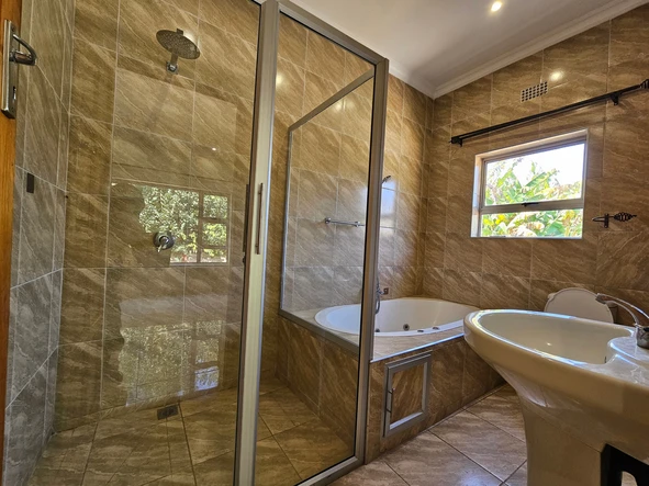 3 Bedroom Flat & Apartment