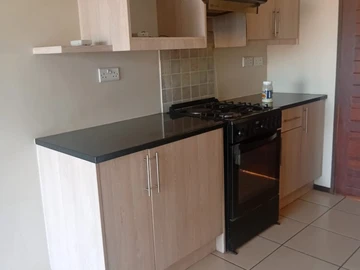2 Bedroom Flat & Apartment