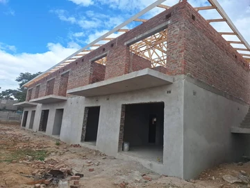 2 Bedroom Flat & Apartment