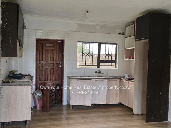 Westgate Sandton phase two .65k: Neat cottage