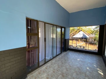 A Captivating mansion on an acre in Morning with 6 bedrooms, MES , lounge,Modern Fitted Kitchen.Deed